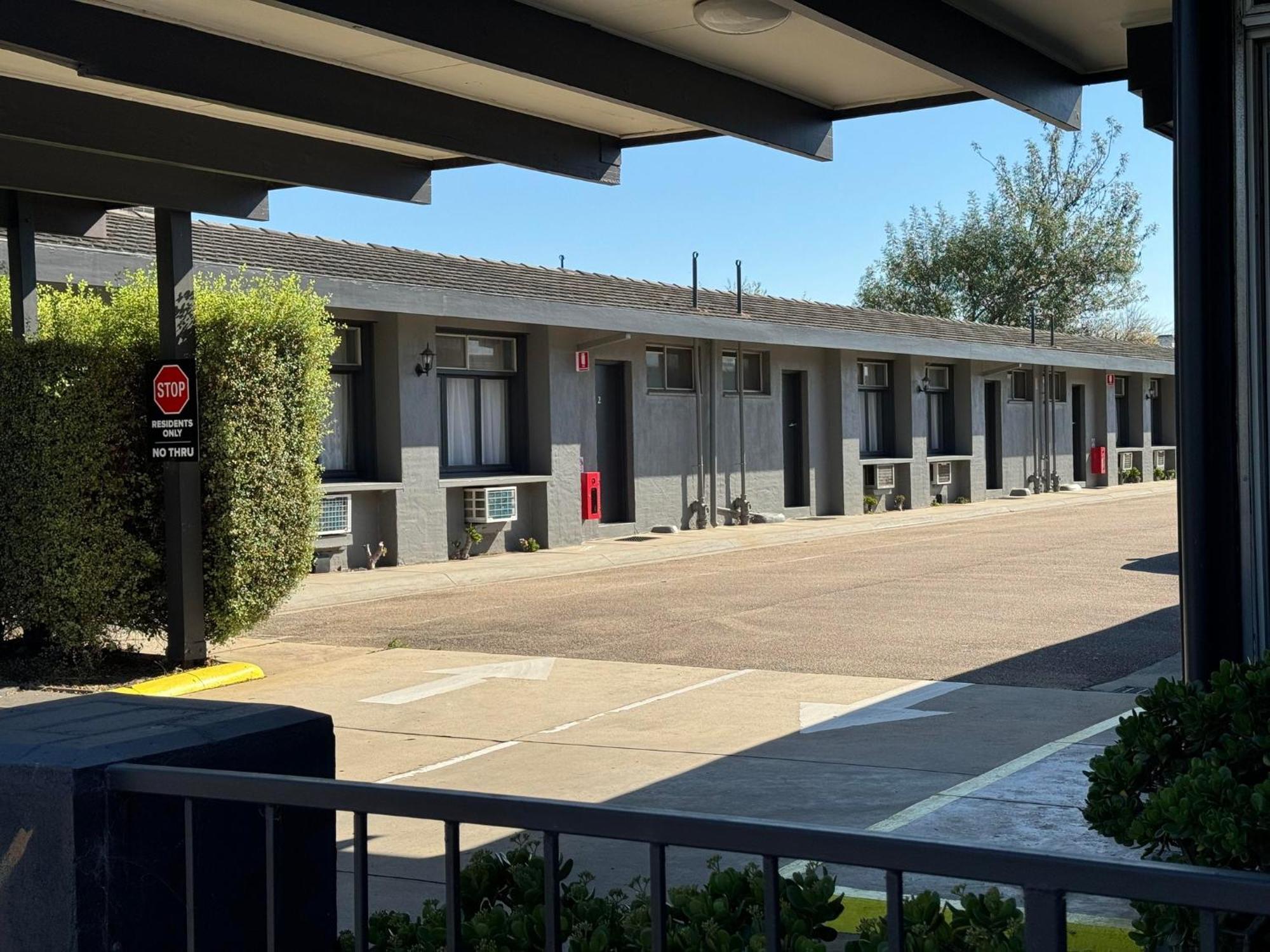 Castle Motel Bairnsdale Exterior photo