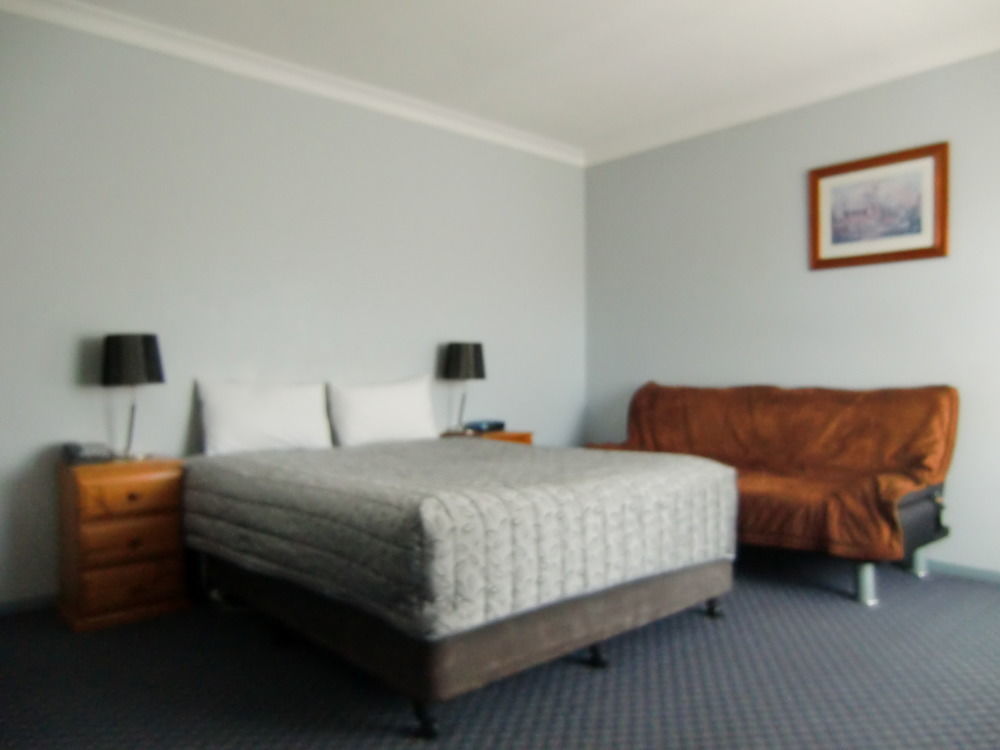 Castle Motel Bairnsdale Exterior photo