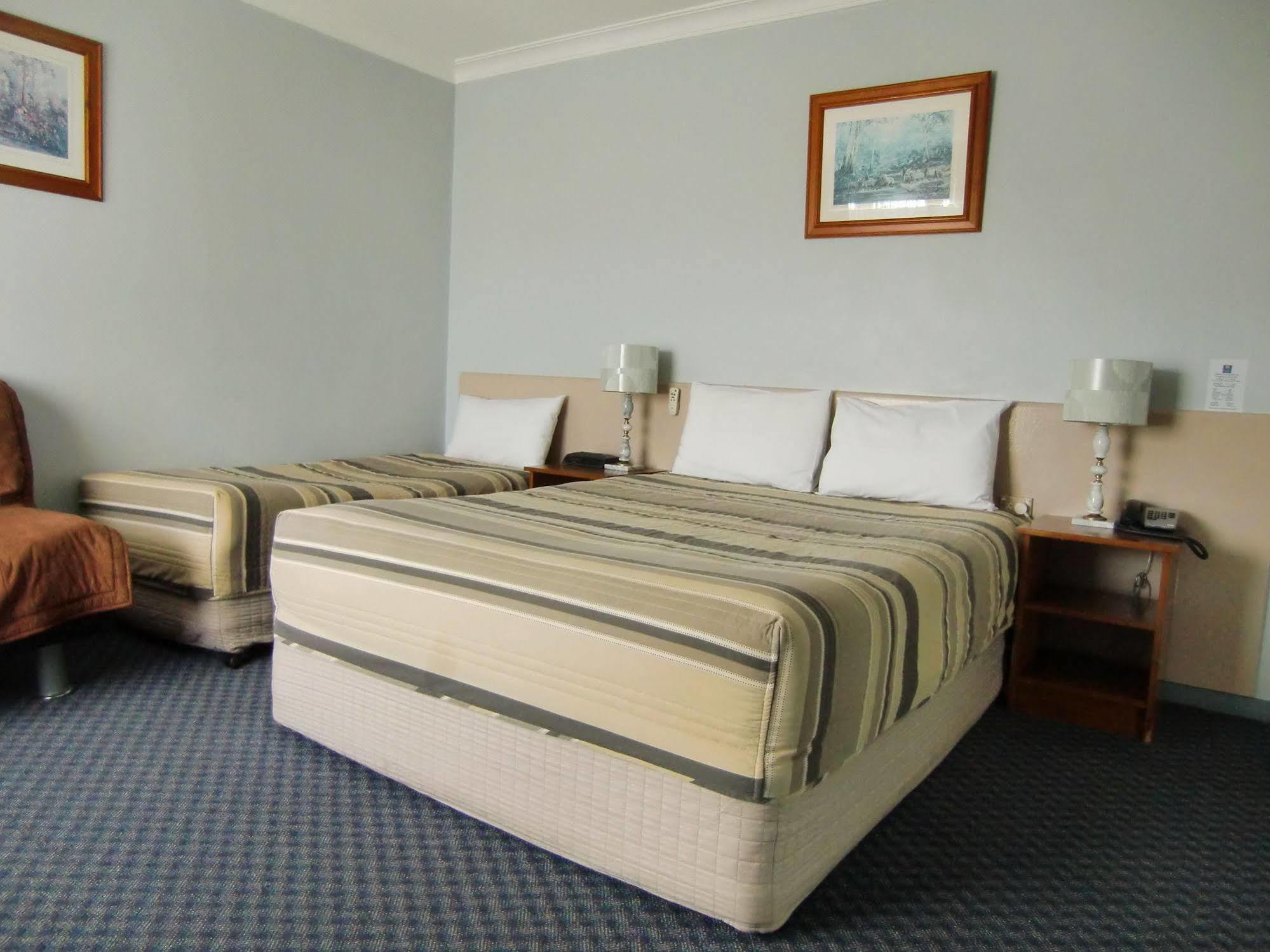 Castle Motel Bairnsdale Exterior photo