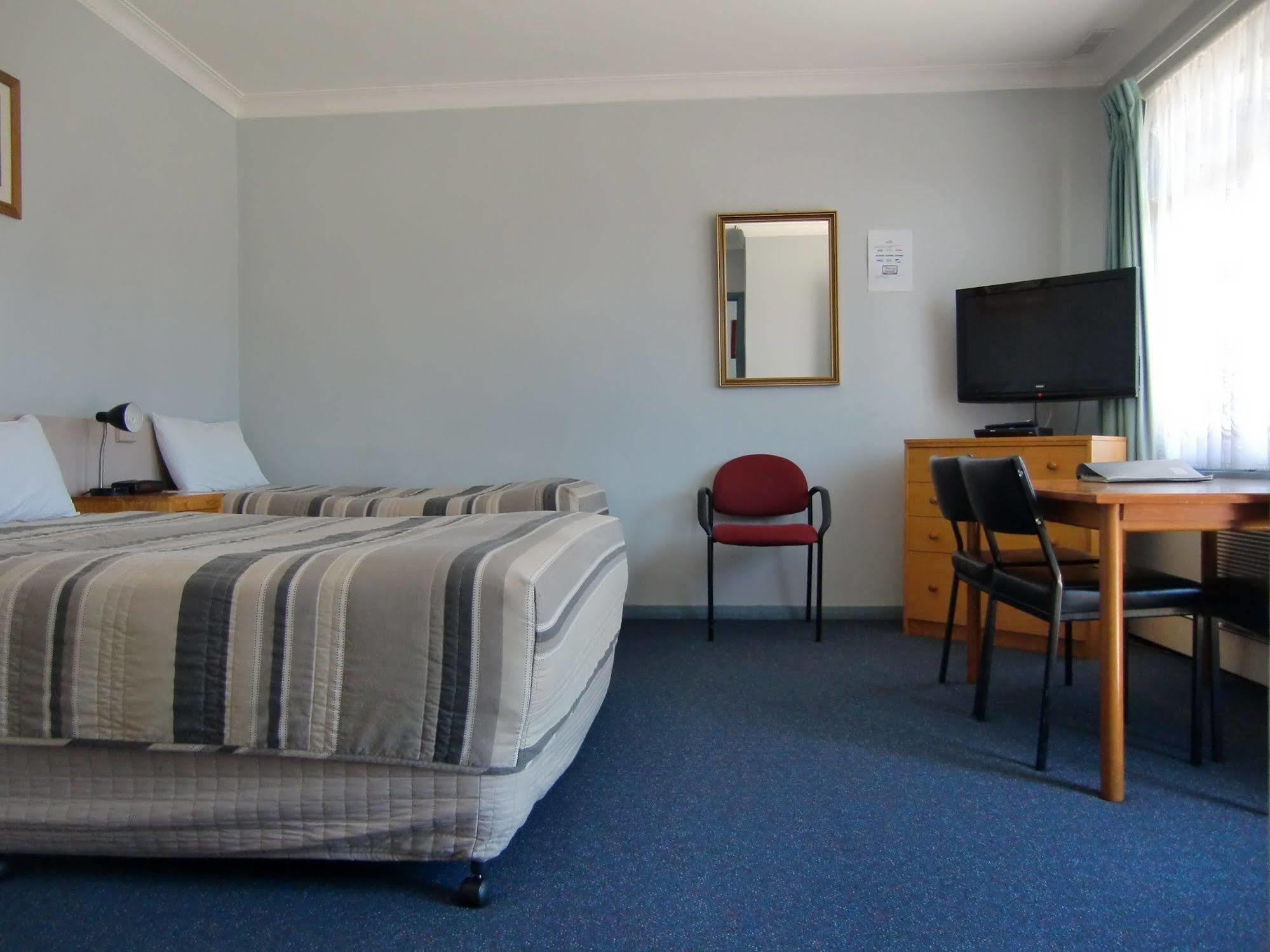 Castle Motel Bairnsdale Exterior photo
